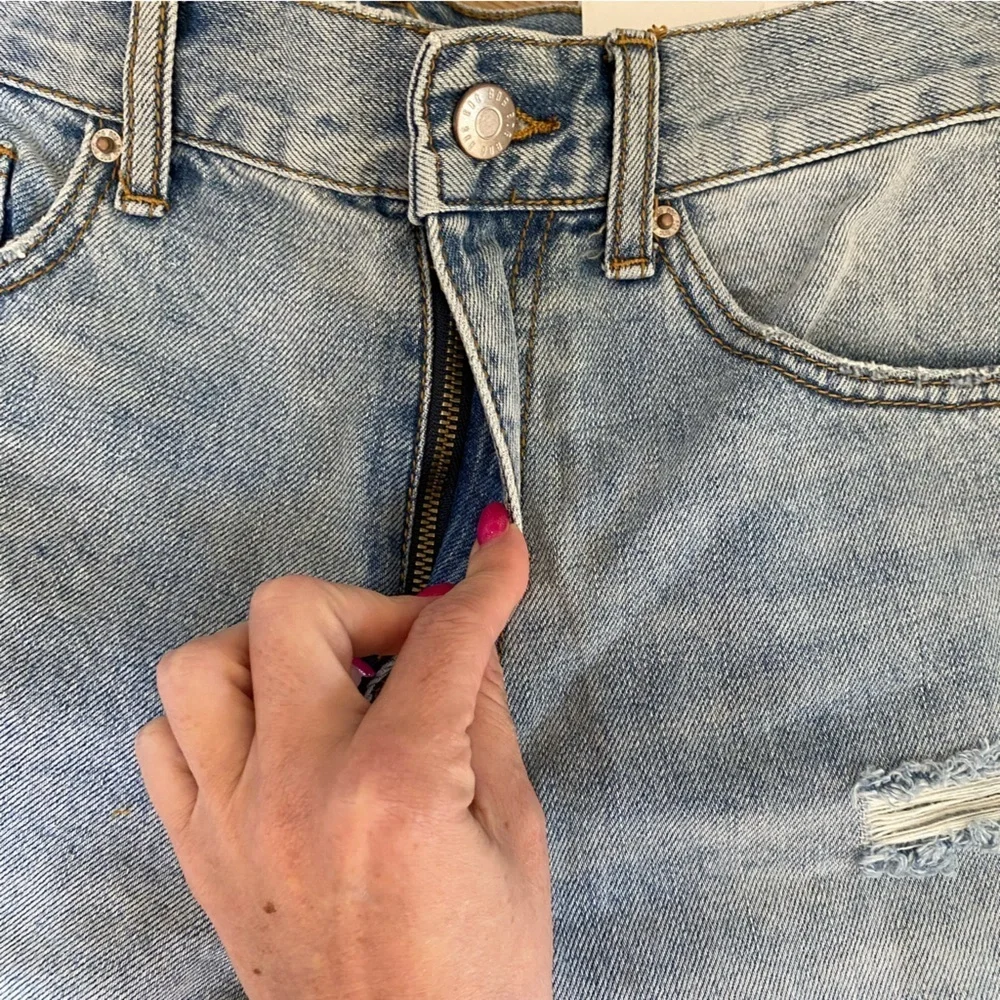 New Urban Outfitters BDG Baggy Bermuda Distressed Denim Shorts